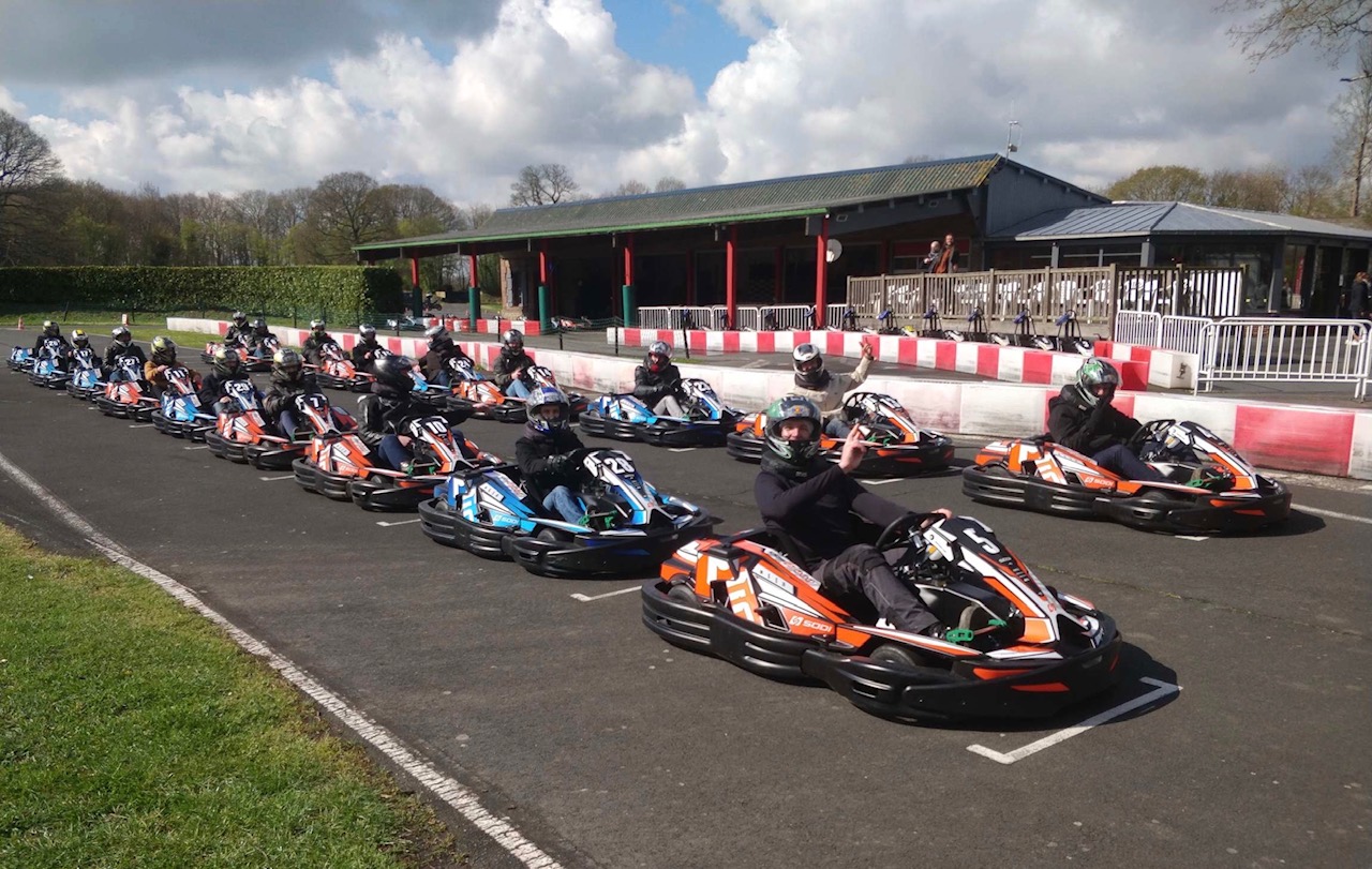 https://www.chez-agnes-normandie.fr/app/uploads/2024/06/KARTING-ADULTES-2-2.jpg